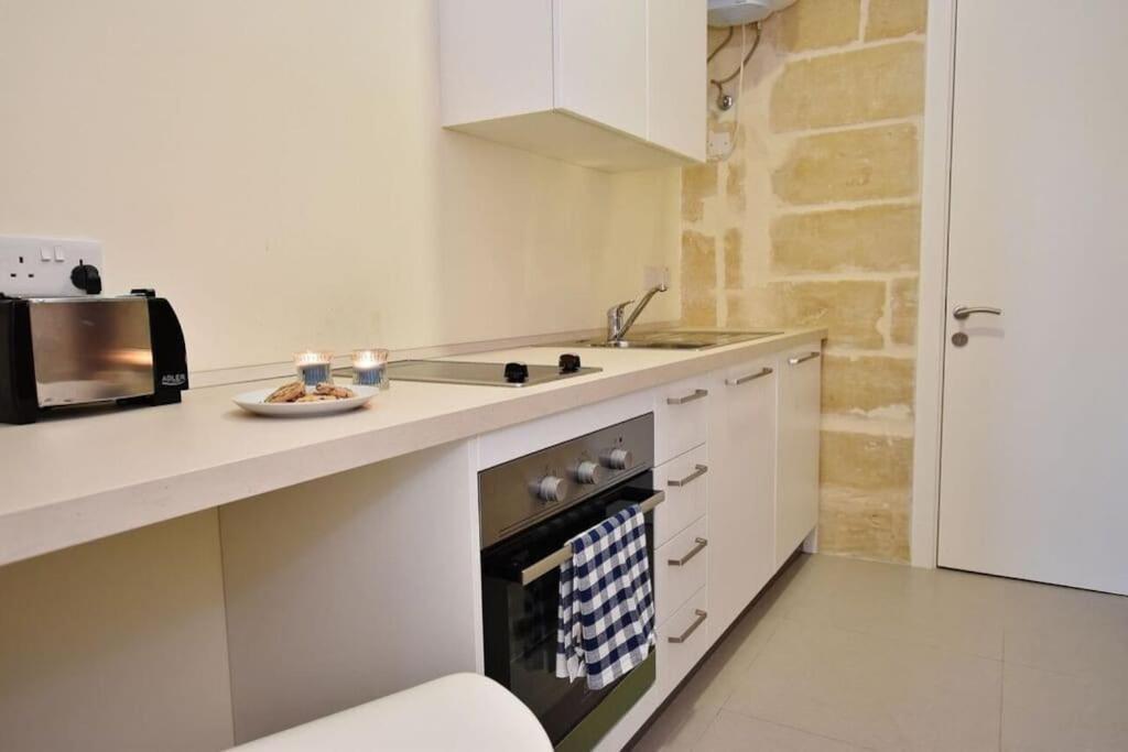Vallettastay - Lucky Star Studio Apartment 302 ภายนอก รูปภาพ